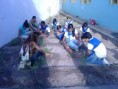 Alunos da Escola M. Divaldo Suruagy - Plantando as ervas medicinais.